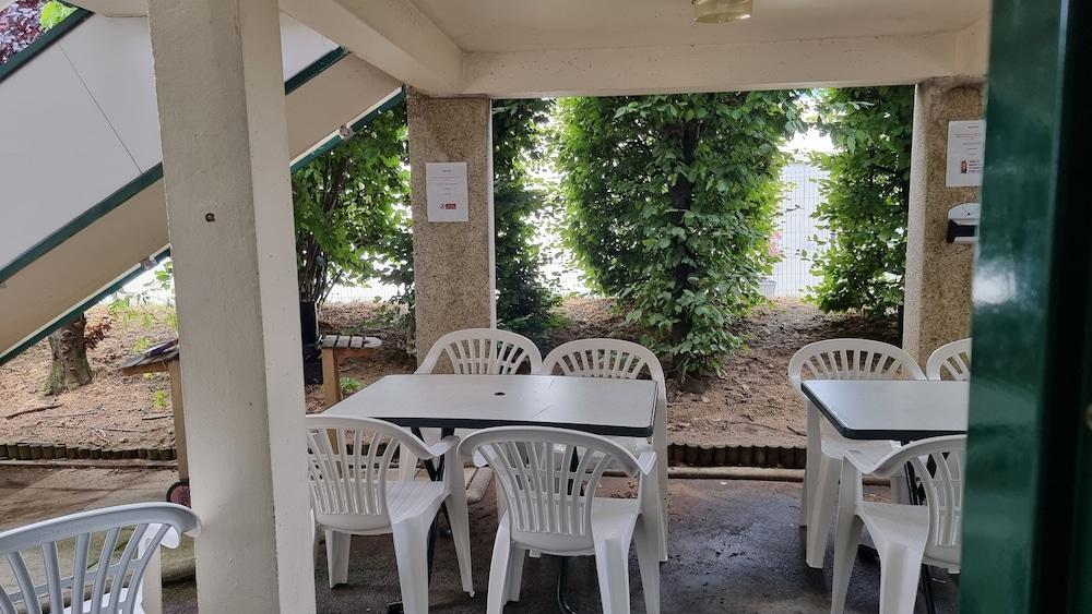 فندق بريمير كلاس مونتلوكون سانت فيكتور Saint-Victor-des-Oules المظهر الخارجي الصورة